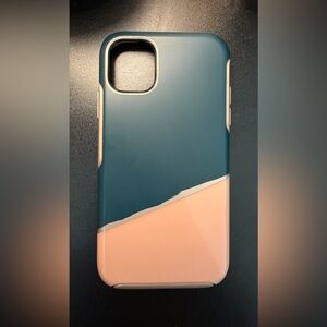 Like New Otterbox Split Design Case for iPhone 11